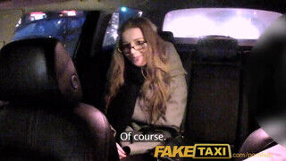 Alexis Crystal a perverz tinédzser tinédzser bige élvezi a taxiban dugást - Erocenter.hu