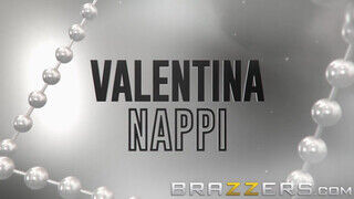 Valentina Nappi az olasz csöcsös fiatal pornó színész hátsó bejáratba kefélve. - Erocenter.hu