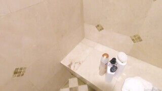 POV stílusban felvett videó a zuhanyból - Erocenter.hu