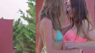 A tini sovány leszbikus lányok Taylor Sands és Katya Clover kényeztetik egymást - Erocenter.hu
