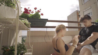 Tini amatőr pár a nyári melegben megkívánta egymást a panel erkélyén és élvezésig keféltek egy jót. - Erocenter.hu