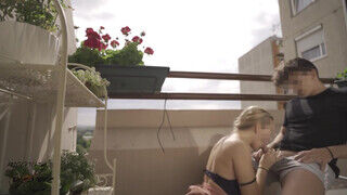 Tini amatőr pár a nyári melegben megkívánta egymást a panel erkélyén és élvezésig keféltek egy jót. - Erocenter.hu