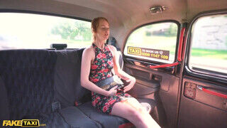 Ariela Donovan a a sovány vörös hajú fiatal repedtsarkú taxissal kufircol - Erocenter.hu