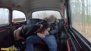 Ania Kinski a szilikon csöcsű milf repedtsarkú a taxissal kufircol - Erocenter.hu
