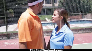 Keisha Grey a termetes cickós tinédzser gádzsi a tenisz edzővel kúr - Erocenter.hu