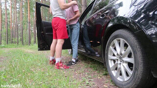 18 éves amatőr tinédzser leányzó a kocsinál kufircol az új pasijával az erdőben - Erocenter.hu