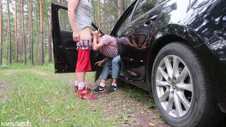 18 éves amatőr tinédzser leányzó a kocsinál kufircol az új pasijával az erdőben - Erocenter.hu