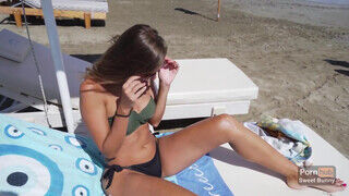 Instagram modell fiatal picsa meglovagolja a pélót egy pici strandolás után. - Erocenter.hu