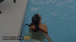 Rachel Starr a gigászi kannás bájos kolumbiai milf egy pici úszás után lőcsre vágyik - Erocenter.hu