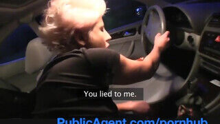 Victoria Tiffani a karcsú leszbikus fiatal kiscsaj pénzért kúr a kocsiban