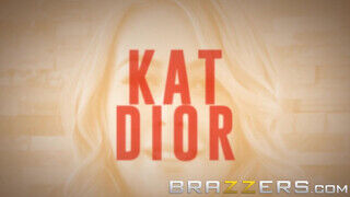 Krissy Lynn a biszex masszőr és a tinédzser csajszi Kat Dior megkósoltják egymást - Erocenter.hu