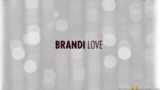 Brandi Love a szexi csöcsös szöszi milf meglovagolja a cerkát - Erocenter.hu