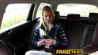 Tinédzser világos szőke milf mami a taxissal reszel a hátsó ülésen - Erocenter.hu