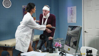 Ania Kinski a kukac kedvelő doktornő élvezi a páciense jó hatalmas faszát - Erocenter.hu