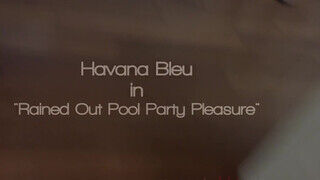 Havana Bleu a tinédzser fiatal nej várja a kolosszális hímvesszőt - Erocenter.hu