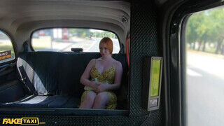 Kiara Lord a kívánatos magyar kishölgy élvezi ha a muffját kúrják a taxiban - Erocenter.hu