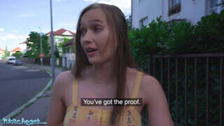 Stacy Cruz a tinédzser szép fiatal kishölgy euróért szeretkezik - Erocenter.hu