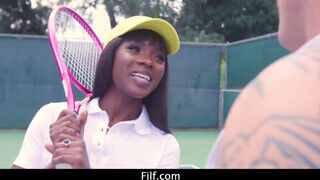 Ana Foxxx a gyönyörű karcsú afrikai kiscsaj popsiját a tenisz edző reszeli - Erocenter.hu