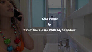 Kira Perez orálozza a nevelő fatert aztán meglovagolja a faszát - Erocenter.hu