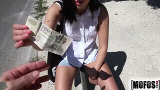 Jemmy Sapphire a tini tinédzser kéjhölgy pénzért a budai hegyekben kúrel - Erocenter.hu