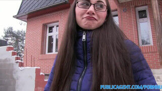 Aruna Aghora a bombázó szemüveges orosz fiatal lány pénzért dugható - Erocenter.hu