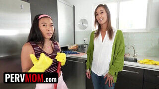Christy Love a karcsú milf és a japán fiatal pipi Kimmy Kimm édeshármasban kefélnek - Erocenter.hu