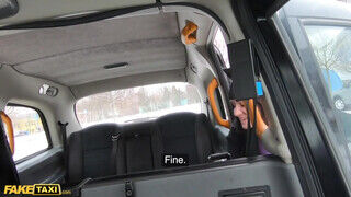 Melany Mendes sikeres vizsga után kúrel a taxissal a kocsiban - Erocenter.hu