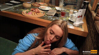 Orosz szexy bige az étteremben szopta le a pasiját - Erocenter.hu