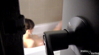 Jessica Starling a ellenállhatatlan hatalmas didkós fiatal kisasszony megkettyintve a fürdőben - Erocenter.hu