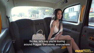 Jade Mai a tetszetős ázsiai táncos leányzó kufircol a taxissal - Erocenter.hu