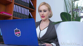 Angel Wicky a gigantikus cickós ügyvédnő keményen megkúrelva az irodában - Erocenter.hu