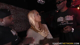 Aaliyah Hadid a hatalmas csöcsű csöcsös arab bige fekete pasikkal kúr - Erocenter.hu