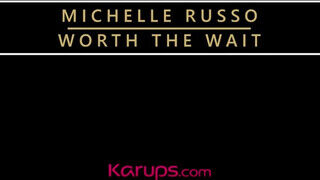 Michelle Russo bekapja már a konyhában a fiatalabb csóka könyörtelen faszát - Erocenter.hu