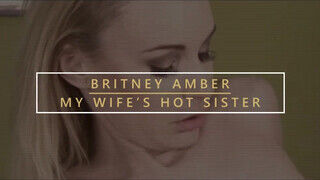 Britney Amber a csábító csöcsös milf cicije és cuncija megdugva - Erocenter.hu