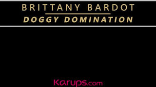 Brittany Bardot a perverz világos szőke milf fenékbe reszelve - Erocenter.hu