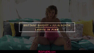 Brittany Bardot és Julia North a szép vén nők kényeztetik egymást - Erocenter.hu