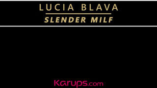 Lucia Blava az extra vékony milf kényezteti a punciját - Erocenter.hu