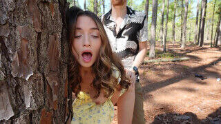 Brooke Tilli a nagyon csinos amatőr kis csaj meghágva az erdőben - Erocenter.hu